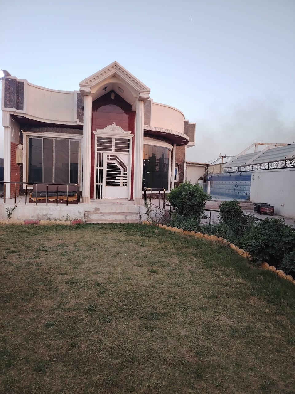 السلام عليكم دار للبيع خلف جوهره العدنان في ابو غريب عقد زراعي بمساحه 750 متر السعر  100 مليون متوفر ماء وكهرباء مولد منطقه سكنيه يبعد عن السريع ثلاث دقائق ***********.       ***********
