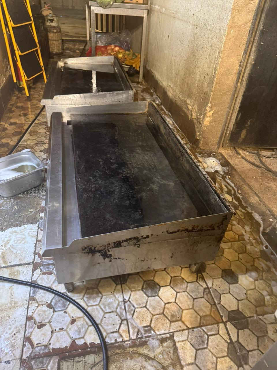 گرل عدد 2 للبيع شغال محتاج تنضيف قياس 110
بالكراده السعر 750 ثنينهم 

***********
