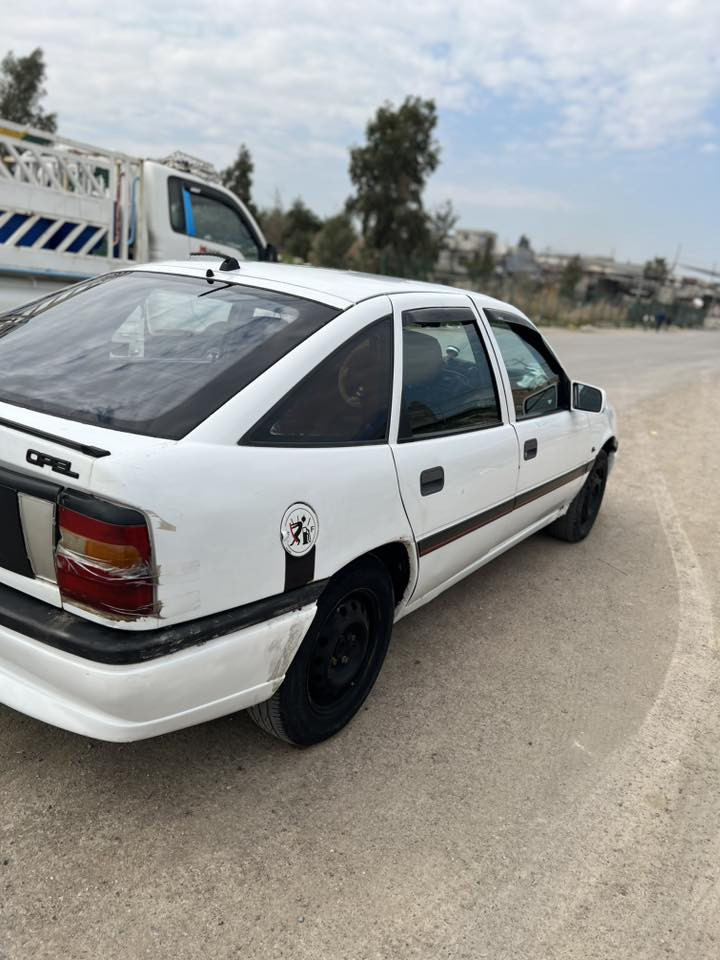 السلام عليكم 
( بيع مستعجل ) أوبل فكترا رقم أنبار مشروع وطني شرعي بالموصل شرط الوكاله والتحويل موديل 93 محرك 16 
كير ومكينه شرط بدون صبغ فقط دواير السياره جاهزه كلشي بيها شغال غرفتها نظيفه بطاين جديده يعوزها شويه ترتيب بلخارج دعاميات وهالسوالف بسيطه سعر 38 وبيها مجال حك الجيه 
واتساب *********** 
واتساب ***********
