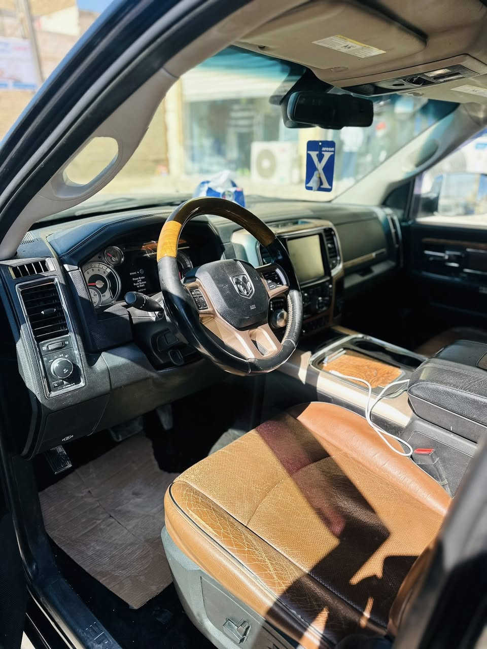 دوج رام ادوات 2017
سياره كفاله عامه لا كص ولا ضربه
(مشموله بل تسجيل الجديد) 
صبغ جماليه بل إمارات 
كفاله كير ومكينه وحداديه ✅
سياره جلد ✅
كشنات تدفه وتبريد✅
خزن ميموري ✅
ستيرن هيتر ✅
حساسات امامي وخلفي وكامره دوار✅ 
شاشه جبيره ✅
تحكمات جهتين ✅
فتحه سقف 
تشغيل عن بعد ✅
ويل رياضي ✅

سياره فول موصفات ما نقصه اي شي 
مكان سياره ناصريه /شطره 
سعر 115وبيه مجال


**إذا كنت صاحب هذا الإعلان وتريد حذفه لأي سبب، رجاءا أرسل رسالة إلى الدعم الفني**