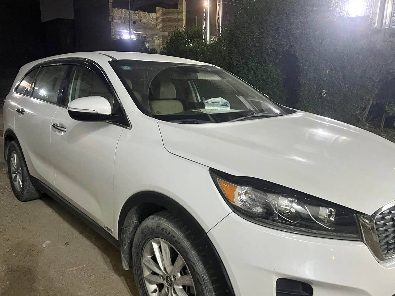 سورنتو 20 أمريكيه رقم بغداد 
مواصفاتها شاشه كامره دواره فور ويل سبعه راكب 4تحكمات اشاير بالمري واللد الضوئي وتدفئه بالكشنات محرك 2400  السياره ماشيه 50حقيقي جديده بمعنى الكلمه ضررها(البنيد فقط الباقي كفاله عامه)السعر خاص للاستفسار 
***********
***********وبيهن واتساب . الفلوجة, الأنبار
