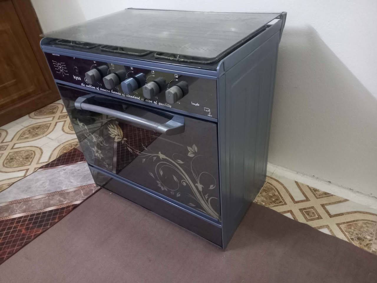 طباخ خمس عيون للبيع شرط الشغل بدون فرن الداخل كونتر السعر ٦٠ ألف العنوان موصل حي الصدام *********** *********** يوجد توصيل داخل الموصل أجره عالمشتري موصل, نينوى
