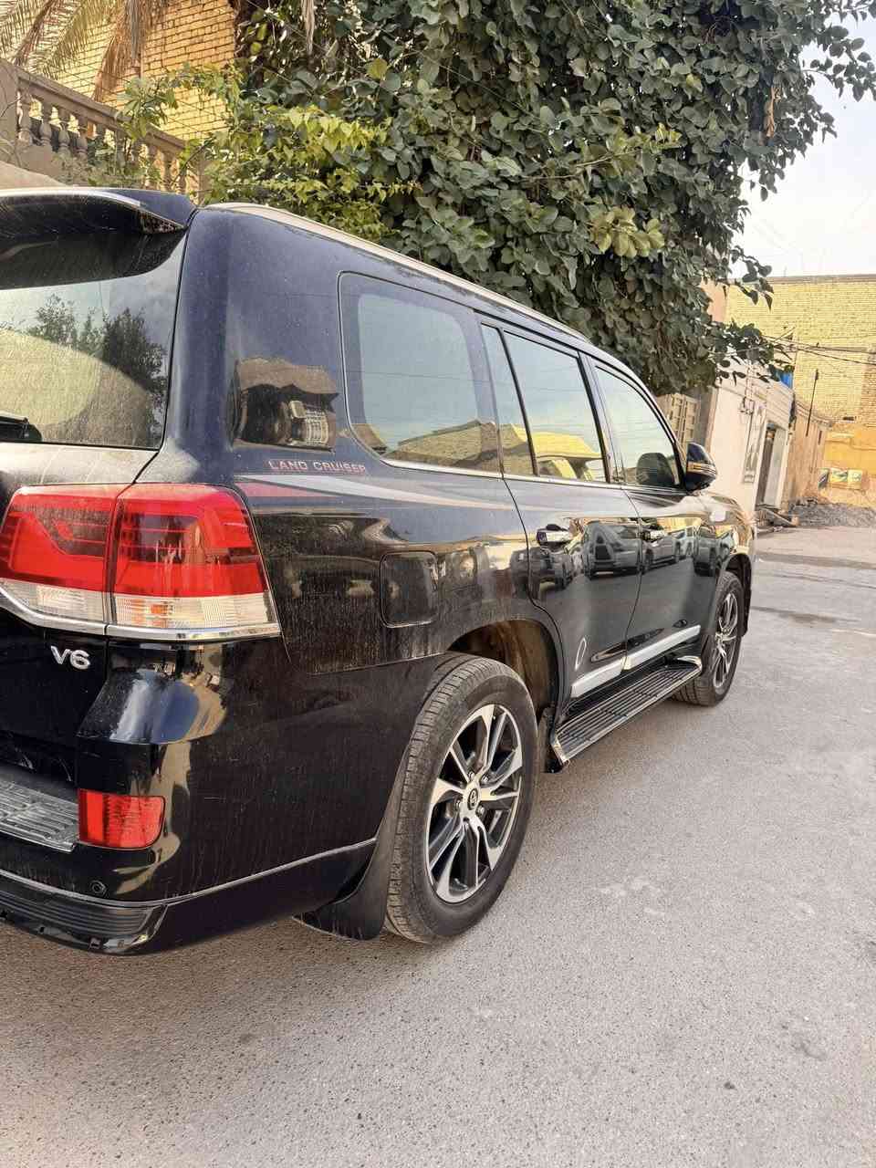 السلام عليكم 
لاندكروز بربم 2020
ماشيه 78الف فول بيهه بارد ممبين بالهلال الخلفي وصورته موجوده رقم بغداد 
السعر 54رقمي ***********
