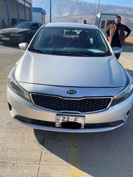 السلام عليكم 
كيا فورتي موديل 2017
بدون حادث فقط بخ ثلاث قطع. 
كلشي بيه سليم 
ماشية فقط 118 
السيارة شمالية وبأسمي و شرط التحويل او الوكالة
السعر 120
رقمي ***********
