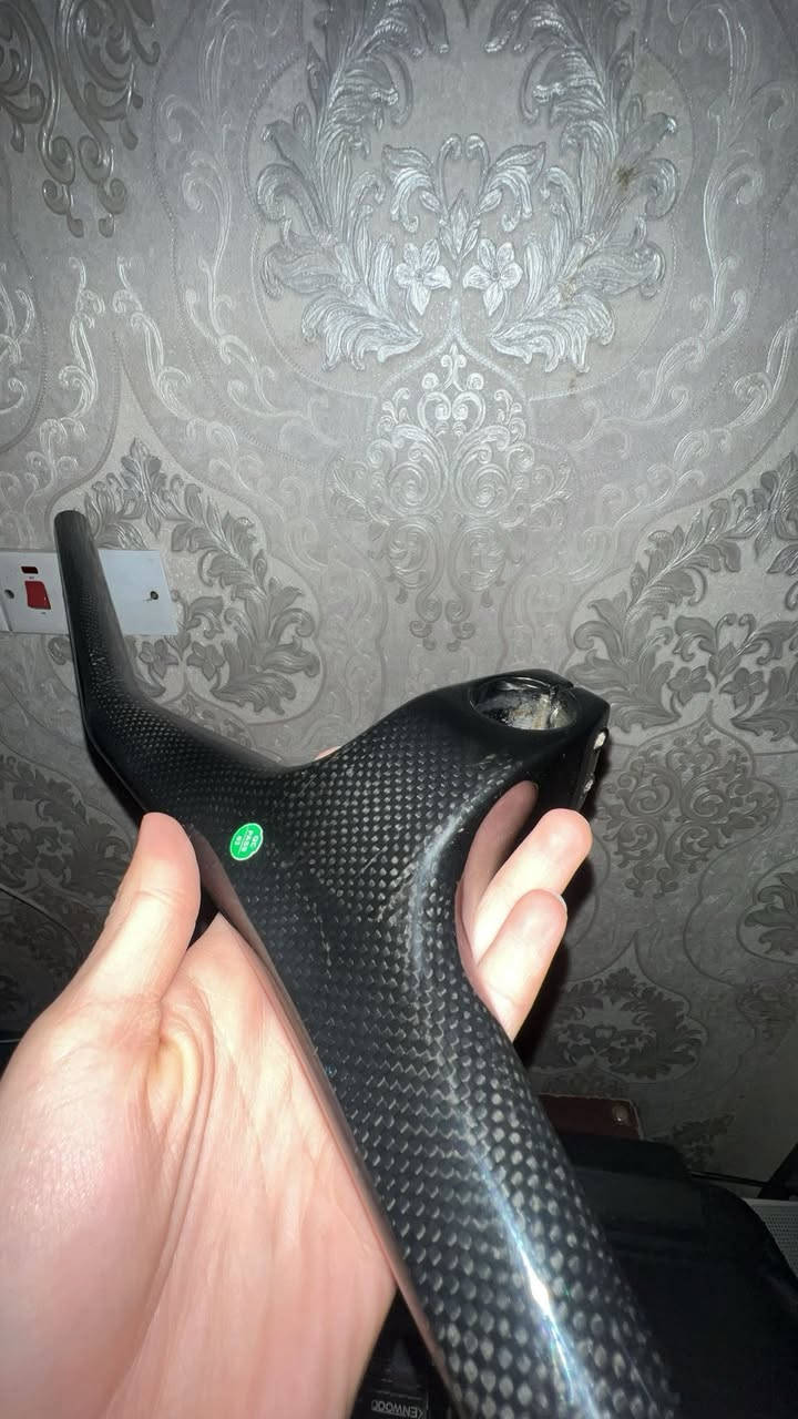 السلام عليكم من رخصة الادمن حبايب عندي ماشه رود ترحال او سباق كاربون فايبر الياف حقيقي وزن خفيف الياف حقيقي ومامستعمله ولامشدوده جديده وشخط مابيهه+عندي ستيرن كاربون فايبر الياف حقيقي مال c700 سباق او ترحال جديد مامشدود والعنوان بغداد نفق الشرطه لايوجد توصيل السعر اتصل وتدلل ***********وشكرا🤍
