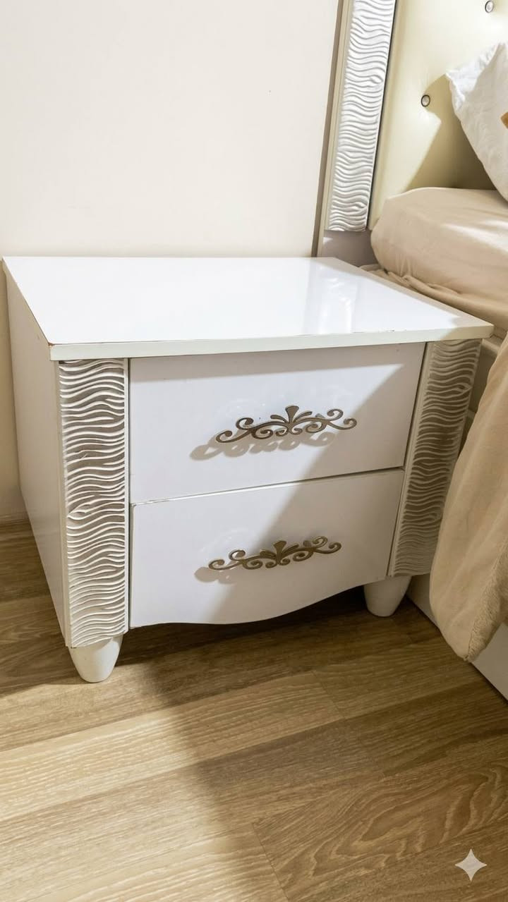 للبيع غرفة نوم ٥ قطع ب٢٨٠ الف للتواصل ***********
