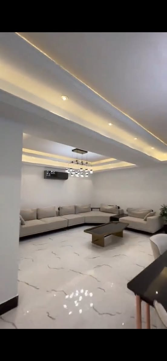 شقة في مجمع كواترو للبيع
عماره c3
طابق ثالث 
رقم الشقه ١٢ 
المساحه  ٤+١     ٣١٠ م بانوراما 
فول اثاث و ديكور
ب ١٧ دفتر بدون اثاث
ب ١٨ دفتر ويايه الأثاث وبيها مجال
للاستفسار : ***********
