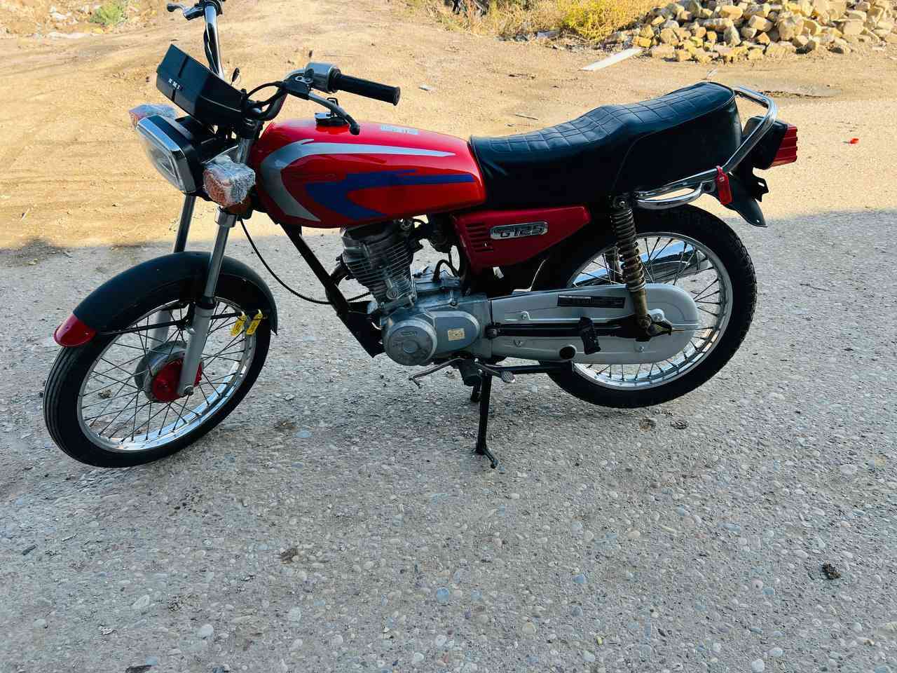 السلام عليكم للبيع بدون أوراق مكينه مجفته ما ناقصها شي شوفت عينك شاصي نامه العنوان ميسان عله طريق المجر قرب مطعم طواحين الهوى السعر 425 وبيها مجال قليل لتواصل على هاذا لرقم وموجود بيه واتساب ***********
