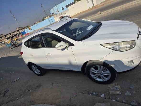 سلام عليكم 
توكسان موديل ١٢ سياره نظيفه 
وارد خليجي
رقم بغداد
تحويل مباشر
كير ومكينه وحداديه فوول
السعر ١٦٠ وبيها مجال 
الاستفسار ***********
