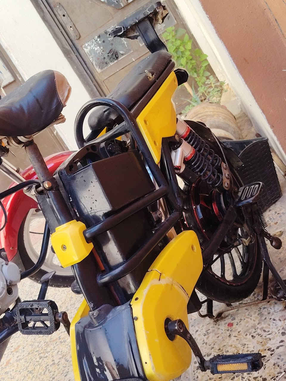 السلام عليكم
بايسكل شحن للبيع متروك فوك السنه 

نقص بطاريات وجوزه  للبيع قيم وخذ
بعقوبه التحرير الفلكه الاخيره
***********
