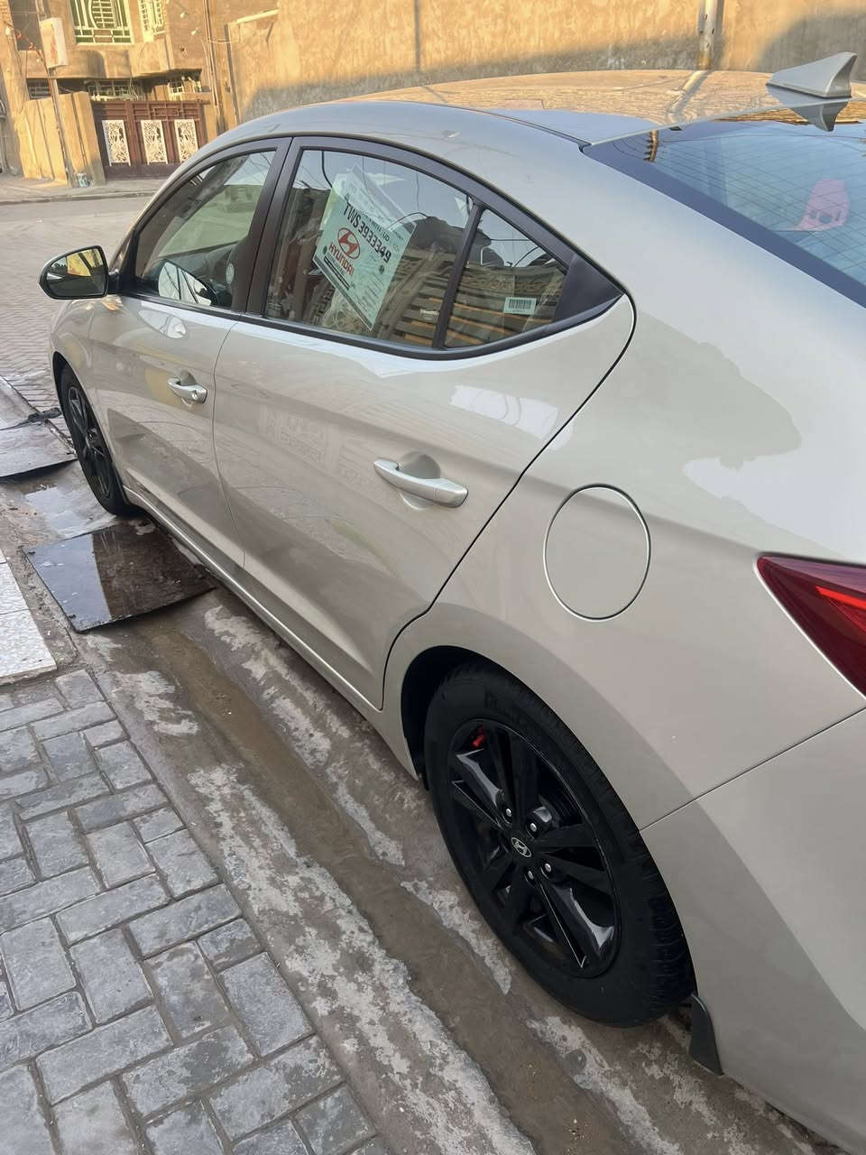 سلام عليكم من رخصت لادمن المحترم هونداي النترا 2017ماشيه 31شرط الفحص باسمي عل وضع شركه حادذها موضح بالصور عده هاي طخه مكفوله مكان سياره بغداد سعر 145بس شراي يتصل ممتواجع عل فيس ***********
