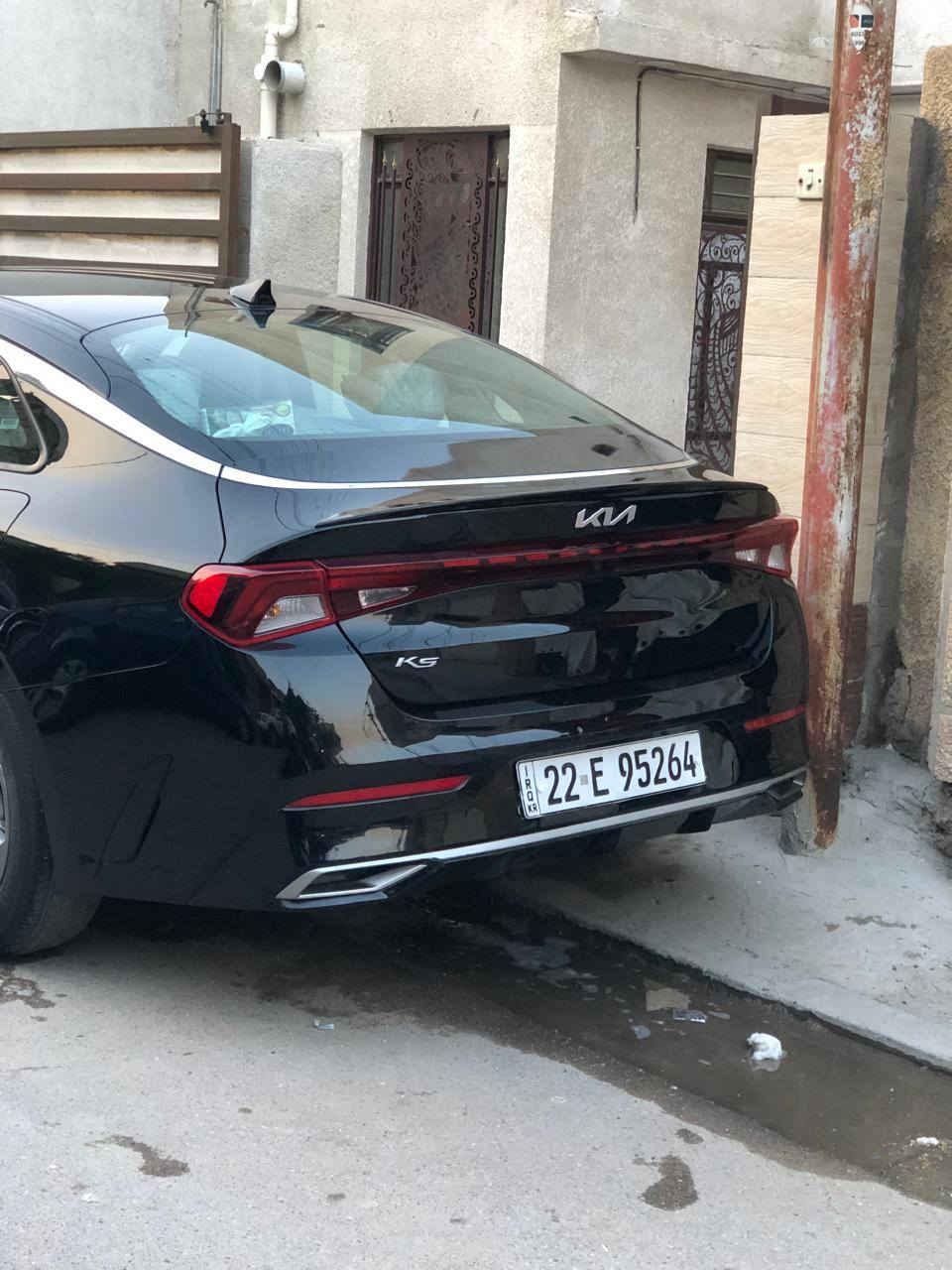 السلام عليكم 
K5 2022 امريكي حادث بسيط جدا تبديل جاملغ امامي ايمن فقط باقي السيارة بلادية حتى الدعامية البلادية صور الحادث مرفقة بالمنشور مع رقم الشاصي 
ايرباك دركة فقط ومرجع سستيم
رقم اربيل بأسمي 
مواصفات 
رادار امامي وجانبي وخلفي
توقف ذاتي
تحديد مسار
وباقي مواصفات السيارة معروفة
ماشية ٤٩ ميل
السيارة نظيفة جدا ومبيهة اي نقص 
السعر ١٧٢ $
العنوان بغداد الشعب 
موبايل ***********
