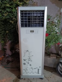 مبردة هوائية عمودية  شغالة ما بيها اي نقص  سعرها 75 الف  07822120567