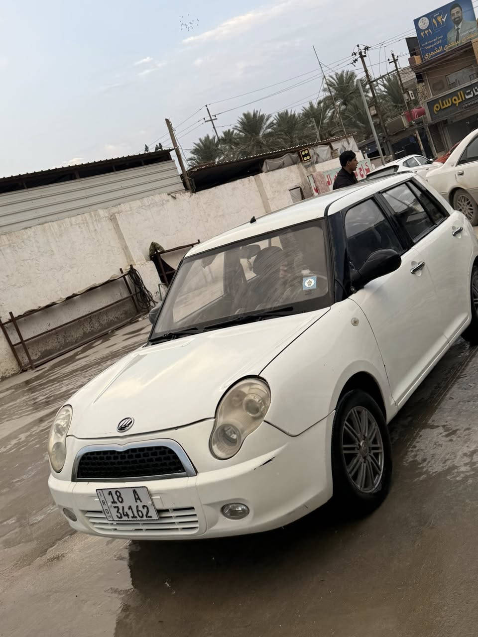 السلام عليكم
ليفان 320
لون ابيض محور مكينه1600
رقم نكليزي بابل جديد 
تواصل ع رقم***********
سعرها 38وبي مجال
