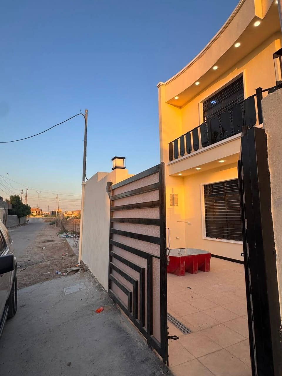 🏡 للبيع منزل مع قطعة أرض
📐 المساحة: المنزل160 متر
و مساحة الارض ايضاً 160متر  (رفت جاهز للبناء).

✨ المواصفات:

* منزل يحتوي على غرفتين نوم (سويت).
* باقي التفاصيل والمواصفات موضحة بالصور المرفقة.

📞 للاستفسار أو حجز موعد للمعاينة:
***********

️ تنبيه مهم:

المنزل وقطعة الأرض غير معروضين للبيع معًا، وإنما كل واحد يُباع بشكل مستقل
