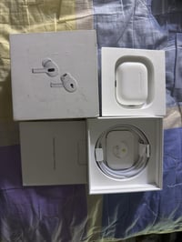 ايربود برو 2 مستخدمه جداً قليل  كامل غراضها  السعر 200 وبيها مجال مكان...