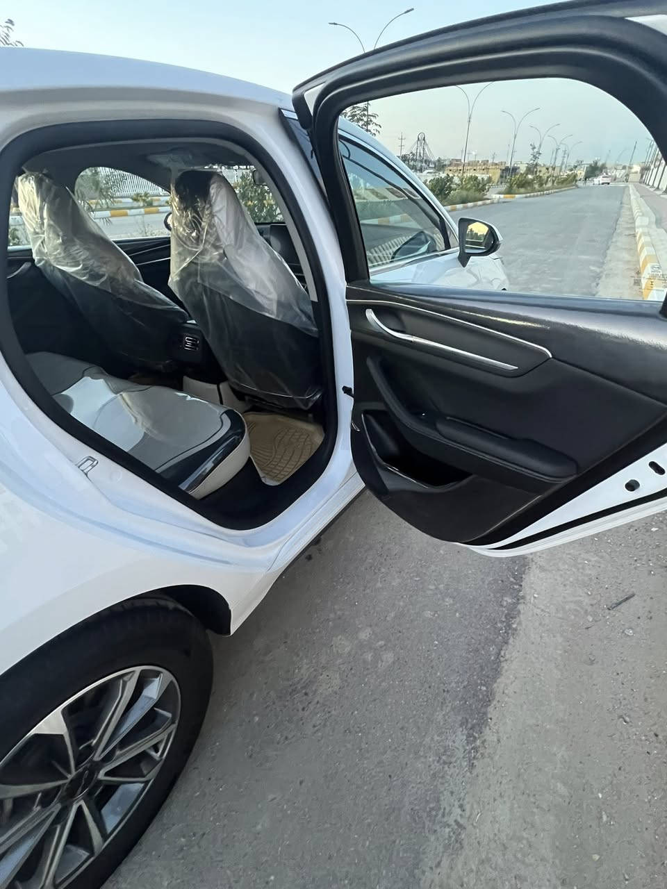 دستروير موديل 2025 ماشيه 4000 كلو متر
سياره على وضع الشركه كفاله عامه. ملحقات كامله

تغليف كشنات لايلون جلاتين  مع ارضيه جلد  شغل  النواب درجه أوله 
+كامرات اماميه وخلفيه 
السعر 19 مليون و250 الف
*********** 
عنواني ناصريه  الحبوبي
