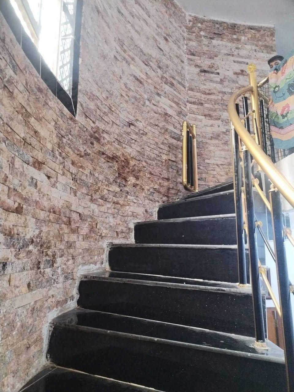 {{ بيت للبيع في منطقة الشرجي قرب المركز الصحي  }}
مساحة البيت 174م البيت طابقين ونظيف جداً 

الطابق الاول يحتوي على
غرفه نوم وبراني وصاله ومطبخ وصحيات 
والطابق الثاني غرفتين وصاله وصحيات 
سعر البيت // مراجعة المكتب حسب رغبه صاحب الدار 

للاستفسار أكثر اتصل على رقم المكتب أو واتساب
***********

إذا حاب تعرض عقارك إرسال التفاصيل على الواتساب
والباقي علينه
