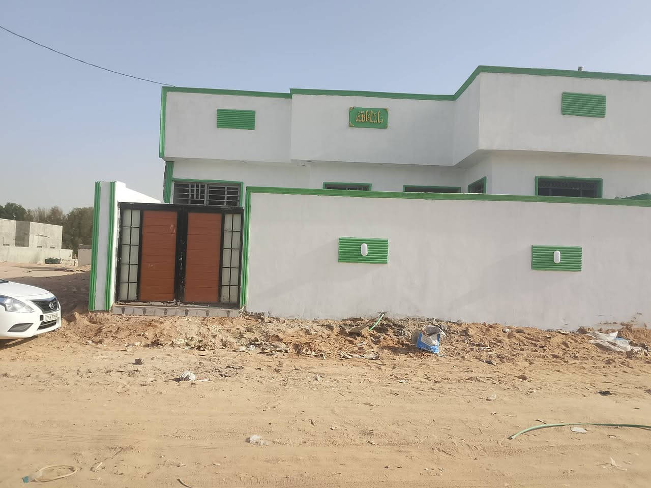 السلام عليكم 
دار سكن زراعي للبيع 
مساحه 200متر
بصف الركن 
شارع 12متر
يتكون من
غرفه نوم عدد3
صاله موزع
صاله استقبال
ديوان 
مطبخ 
صحيات داخليه
صحيات خارجيه
منور 
بيت جديد غير مسكون 
تستلم البيت عند المكاتبه 
العنوان /البصره الزبير غرب حي الاندلس
سعر 75 وبيه مجال
للتواصل ***********
