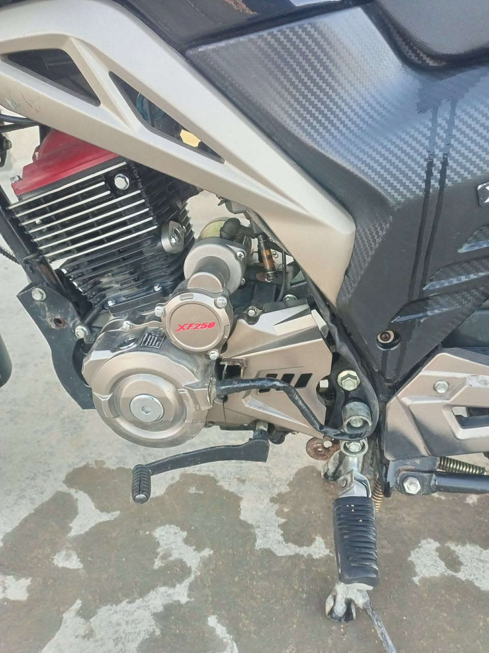 السلام عليكم 
دراجه شاينك للبيع مديل 23 مرقم باسمي تحويل ثاني يوم الدراجه جديده برغي ممفتوح السعر 2000مليونين للاستفسار ***********
