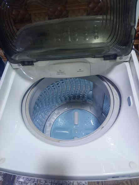 السلام عليكم غساله اكترونيه للبيع جديده شتريناها ما نعرفلهه ب300وبيهه مجال قليل عنواني البصره شط العرب الجزيره للاستفسار ***********
