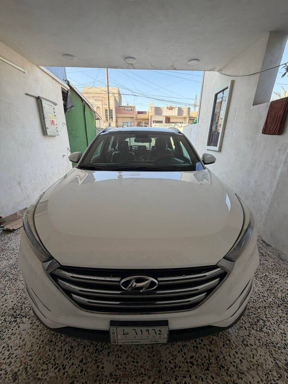 السلام عليكم 
توسان 2018 مكينه 2000 دوش 
مكفوله كفاله عامه عدا شخط بلباب خفيف موجود بلصور
سياره بعدها على وضع الشركه مكينه صدر كلهن جديدات 
وين ماتريد تفحص افحص وبلحقيقه احلى من الصور 
مواصفات شاشه كامره تحكمات ستيرن مود درايف 
مكانها بغداد الغزاليه باسمي سياره سنويه صارلها شهرين من ساقطه 
السعر 183 وبيها مجال شي قليل 
*********** 
‭0773 930 4449‬ بغداد, العراق
