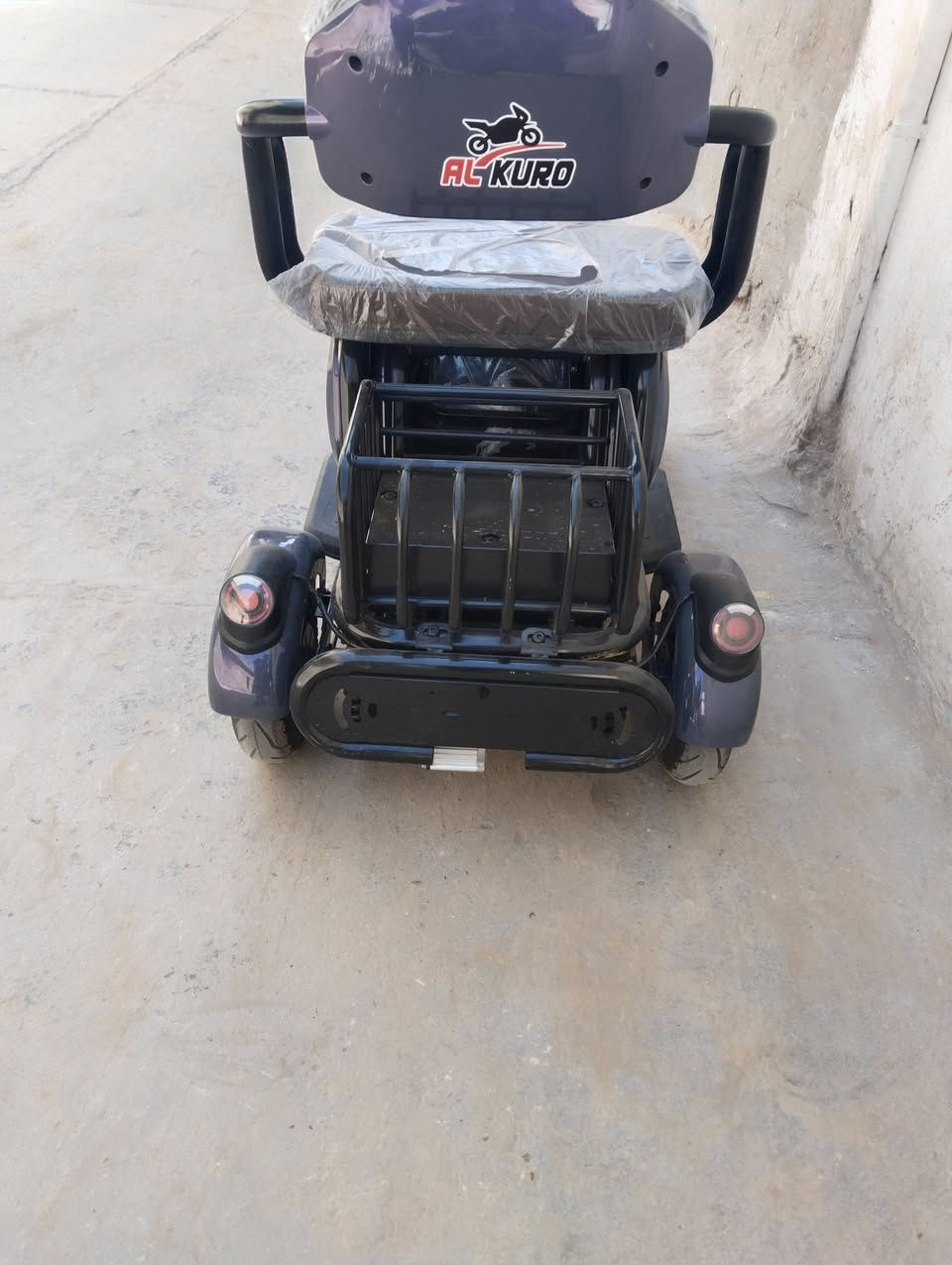 سلام عليكم عربانه شحن للبيع سعر 900عنوان حله شارع الري مقابيل المنتزه رقم المبايل ***********
