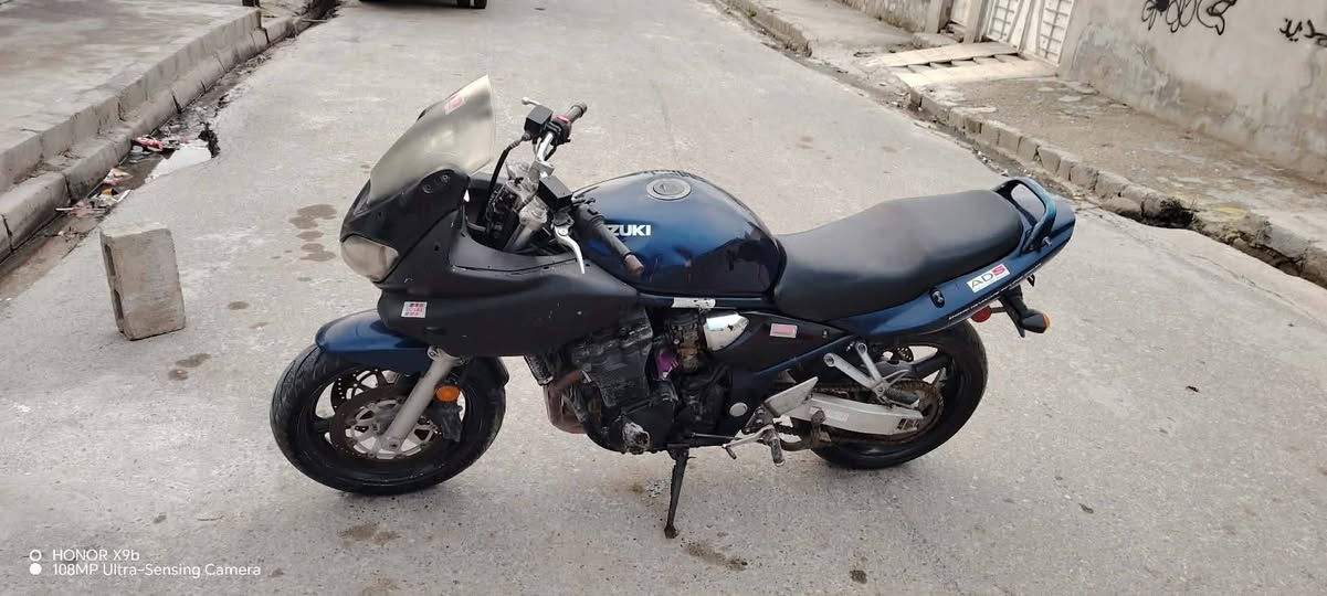 السلام عليكم شباب دراجه ساسوكي للبيع  1200 cc سرعة 260سعر خاص مكاني موصل جانب لايمن ***********
