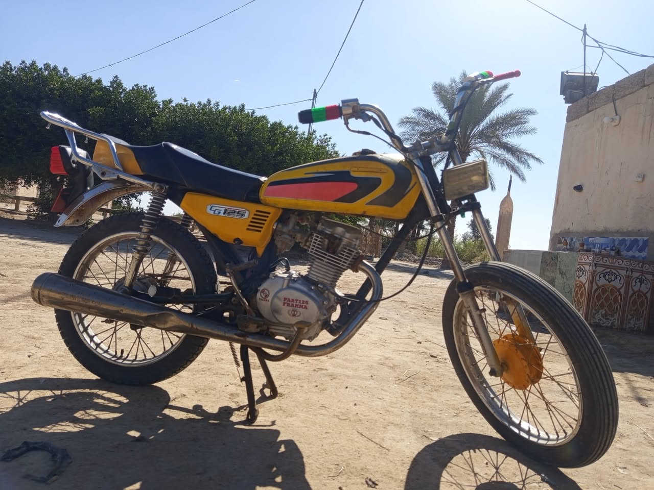 دراجه لل بيع جاهزه 
مكاني شطره
🫴كلك اكفلك عشائر

رقمي للتواصل ***********

والخاص مفتوح

السعر 300وبيها مجال.👤
