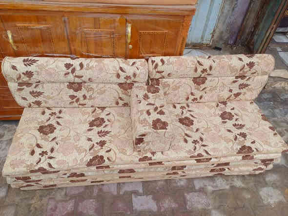 جلسه وجي واحد 14.متر 6 ب 3 ونص نضيفه 
سعر 175 الف 
العنوان الخضر شارع جياشي محلات ال حجي رشيد 😍😍 *********** يوجد خدمت توصيل
