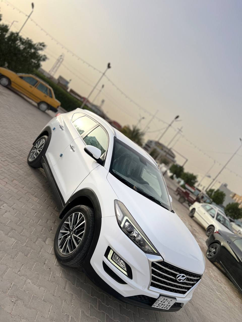 سلام عليكم للبيع او مراوس حسب القناعة
هونداي توكسان 2019 سيارة جاهزة و جديدة رقم اربيل انكليزي بسم شركة تحويل أو وكاله مضمون سيارة جاهزة فول مواصفات عدا البنرامه كفاله عامه من الصبغ فقط بارد كارتين مكينه 2000 دوش
مكاني النجف الأشرف كوفة 
*********** للاتصال 
السعر 185 النجف, العراق
