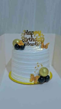 كيكي.حسب طلبات الزبائن للحجز والاستفسار يرجى مراسله الصفحه كيك طيب وهش...