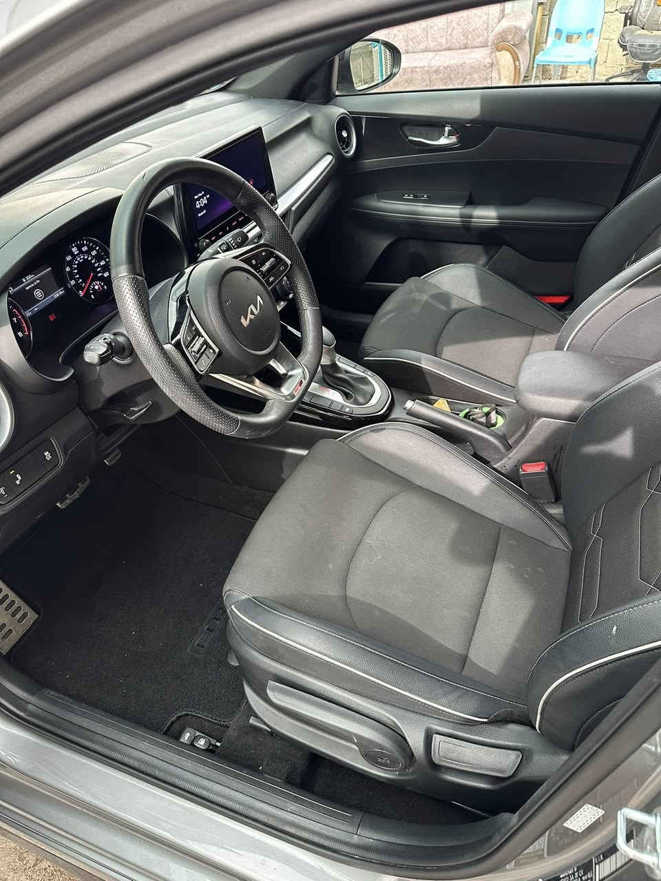 فورتي ٢٠٢٣ وارد امريكي حادثها موضح بالصور
باب وجامغ امامي جيتي لاين ماشيه 43  الف كيلو من ميل 
مكاني بغداد ***********
