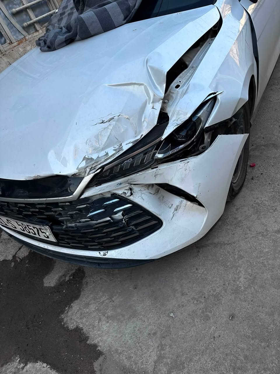 السلام عليكم دعامية + مازدا  بيها حادث للبيع بسعر  مناسب للتواصل ***********
