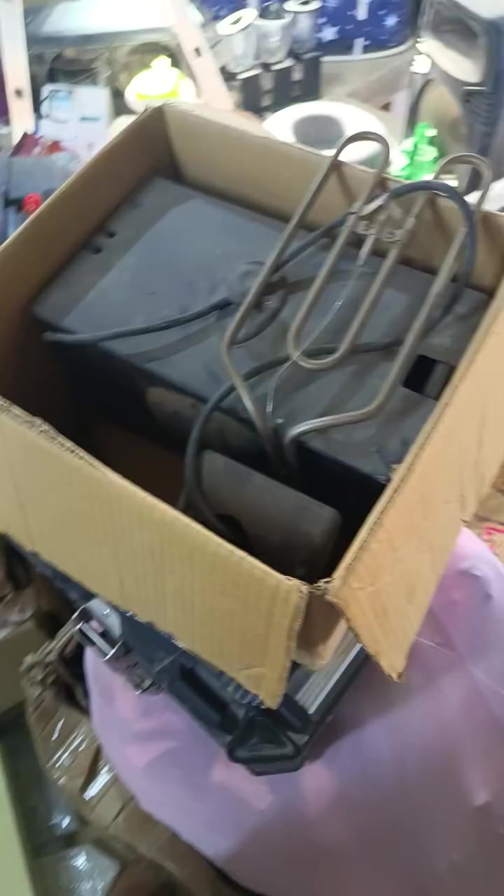 غلاية زيتيه
كامله جديدة ما مستخدمه  بس كلها تراب
لتفيدة ينطي سعر


**إذا كنت صاحب هذا الإعلان وتريد حذفه لأي سبب، رجاءا أرسل رسالة إلى الدعم الفني**