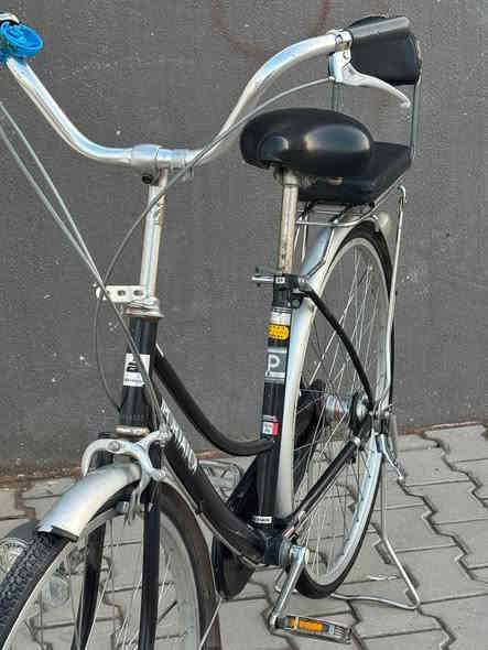 سلام عليكم بايسكل لل بيع جديد ونضيف استخدام قليل حجم 27 فرنسي ثلاث مكاين هوه وغراضه للأستفسار الاتصال على الرقم(***********) عنواني النجف راسلني خاص
