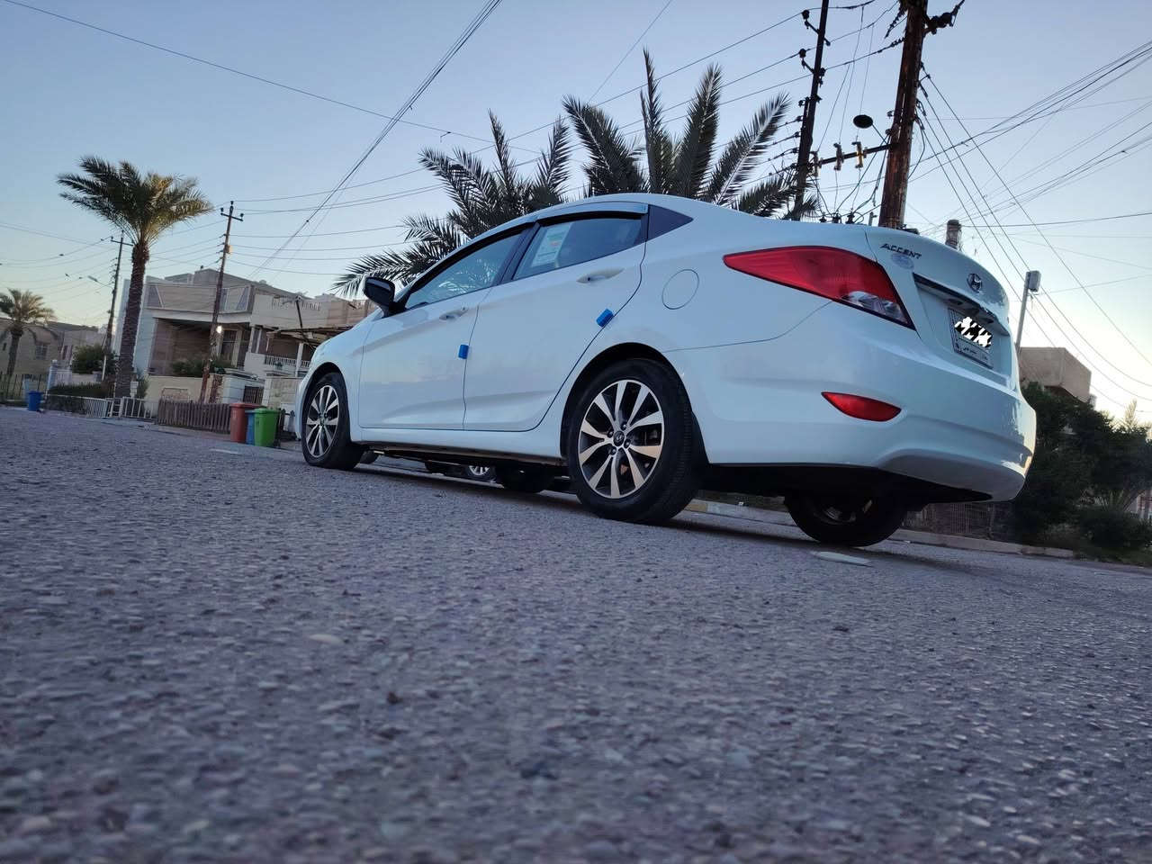 اكسنت 2016 خليجيه بغداد.
استلام شركه على ايدينا.كفاله عامه.
السياره بدون صبغ بدون تبديل بدون فتح حتى الدعاميات كفاله
فول موصفات مال خليجي بلو. 
ماشيه 39 الف.
محرك 1600 دوش.
فتحة سلايد.
ويل كب. 5
اربعه دسك. 
شاشه ايباد وكامره دواره. 
اشاير بل المري. 
سبير على شدة الشركه منازل. 
محرك كير تبريد شرط برغي ممفتوح بيهن تجي تفحص سونر وين ميعجبك 
باسمي. 
مكاني بغداد الكرخ حي الاعلام. 
اخوان بس للجناي الي يدور جديد
للبيع فقط الشراي يتصل 
.. ***********..
