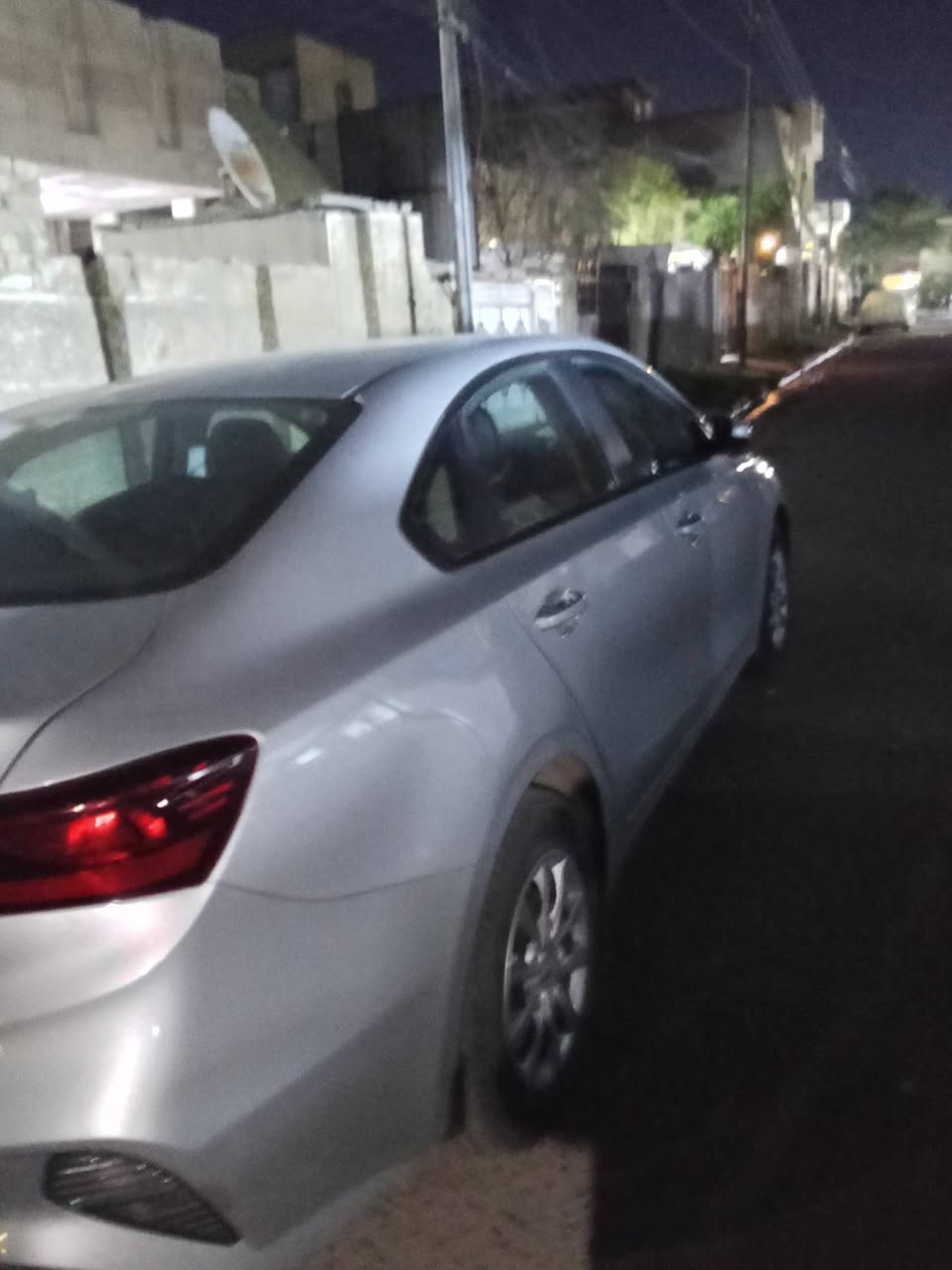 سيراتو للبيع وارد خليجي ماشيه 19الف سياره بيهه بارد قليل مكفوله من صبغ سعر 165بيهه مجال رقم ***********
