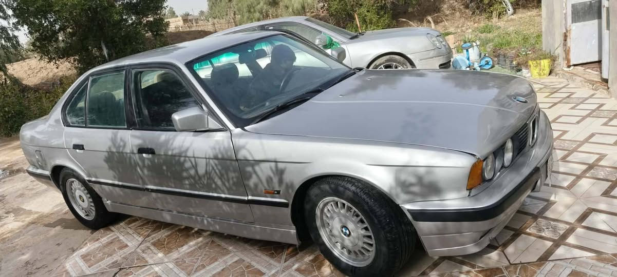 بي ام 525رقم بابل مديل 92سياره مصبوغه عام لجماليه مكينه مسگر عداله واتوماتيك حداديه نص عمر تخم تاير غرفته حلوة سعر 37ؤبيه مچال بصيط ***********
