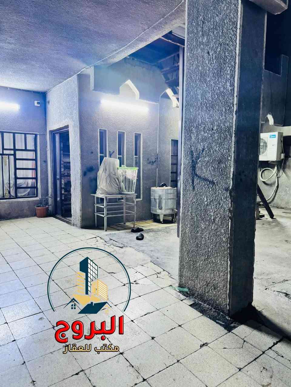 ⚜️  #للبيـــــــع في الـــــــــــدورة  ⚜️
♻️ دار سـكـــــــــني  / بـــــحالة  جيدة

💯 تفاصيل : العقار 
💯 المساحة : 200م
💯 الواجهة : 10م
💯 النزال : 20م
💯 3 طوابق  :
💯 الملكية  : طـــــــــــابو  ملك  صـــــــــــرف
💯 #يصلح استثمار   موقع  تجاري   ..  أو  سكن
💯 موقع جداً  مميز  وكافة  الخدمات  متوفرة

♻️ طابق الاول 
كراج   +  صالة ضيوف  +  هول حولي  + مناور  + صحيات عدد  2  + غرف النوم  عدد  1   +  مطبخ 

♻️ طابق الثاني
غرف النوم  عدد   4   +  حولي  + صحيات  عدد  1

♻️ طابق الثالث 
غرف  النوم  عدد  2   +  صحيات  عدد  1

⚠️ العنوان 
        بغداد   /   الدورة    /  منطقة  ابـــــــودشير  ♥️
   قرب  شارع الصيرفة   /  قرب تقاطع  اسواق خوخة 
   #عرض____الشارع__15م

_
إذا لم يناسبك هذا العقار، لدينا خيارات متنوعة 
تشمل منازل، وأراضٍ تناسب جميع الأذواق.
________

#لمعرفة ../    السعر #اكتــب   رقم   (  1  ) 
     
🟣👈  (   ليأتي  أليك  الرد  برسالة خاصة  📩   )
((  تعامل والتفاوض مع #صاحب  العقار   حصراً  ))

____________________
  زبائننا  الكرام بكم نرتقي ونتشرف بزيارتكم 
احصل على منزل أحلامك معنا، نحن مكتب عقاري 
موثوق ومتخصص في تلبية احتياجاتك السكنية
لاتتردد في زيارتنا او الاتصال بنا 
___________________________

للاستفسار أي سؤال ___________ الأتصال على 
الرقم 

( *********** )        
⁨
#دمتم__في__رعاية__الله
