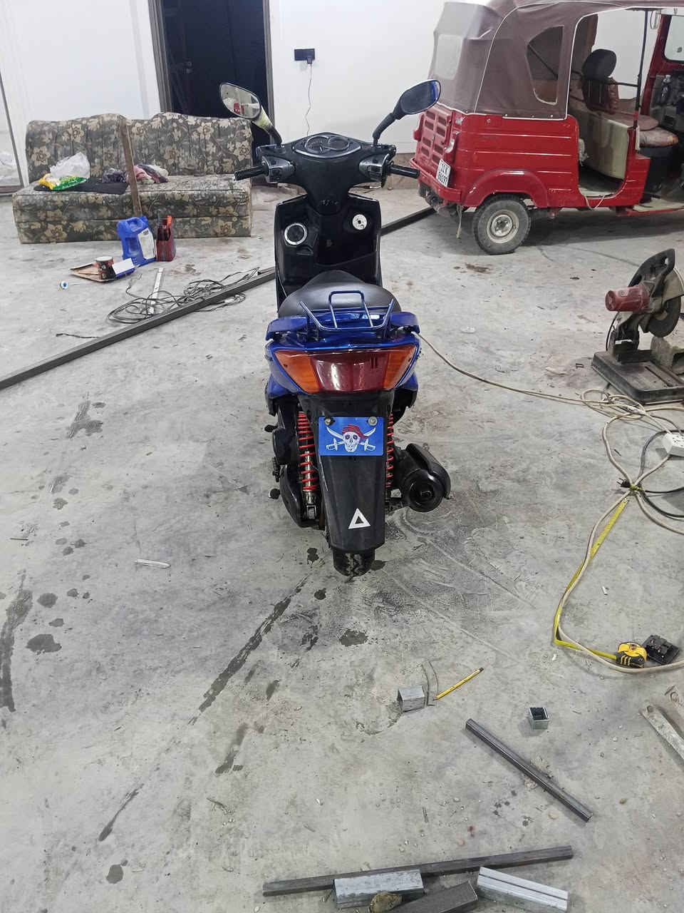 دراجه سكنس فحل نظيفه سلف هندر  كهربائيات كلها شغاله  مكينه ابلاديه شلعه قويه اوراقه كامله باسمي مكاني الشعب التليفون *********** سعرها 550
