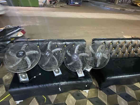 السلام عليكم غراض للبيع مكاني بغداد حي اور بس الكراسي يرادلهن ترتيب بسيط ***********
