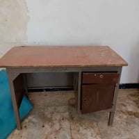 ميز مكتبي • نجف • قابل تفاوض