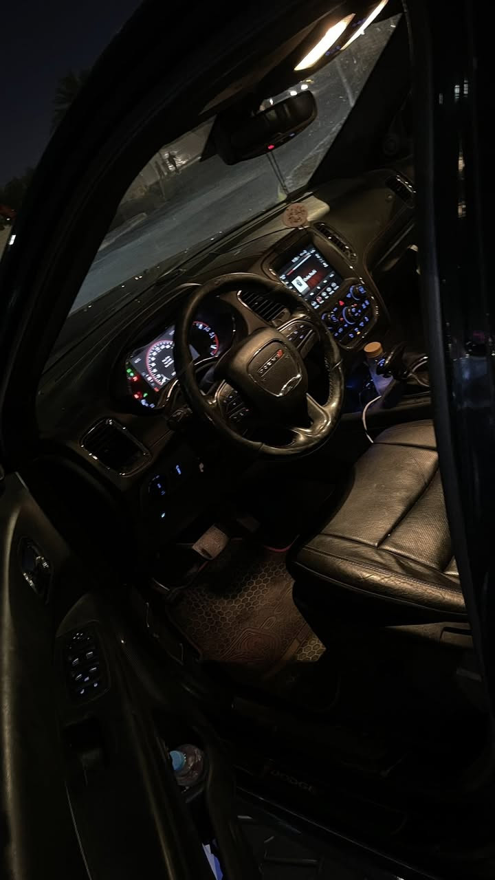 تفاصيل السيارة والمواصفات
النوع: دورنكو RT مكينة 8 سلندر 5700 هيمي VIP
المواصفات:
 1- تبريد 3 قطع
 2- كشنات كهرباء / تبريد / تدفئة
 3- حساسات اماميه وخلفيه ورادار امامي
 4- تحكم ستيرن كامل
 5- بصمة تشغيل عن بعد
 6- شاشة دشبول لمس فول تحكم تدعم Apple / Android
 7- نظام صوت من Beats
 8- ويل كب حجم 20 رياضي
 9- باب الجنطة اوتوماتيكي
 10- كشنات الخلفية فصل
والكثير من المواصفات...
حالة السيارة والسعر
 السياره مبدله دعاميته مال 2021
 حادث السيارة كما موضح بالصوره قطعتين فقط وهنا بالعراق جاملغ خلفي مرجع بارد ع كد شبر ونص
 سياره مكفوله من الشاصي واللغود
 السياره بيهه شوي  تكحيل شرط الفحص 
 السيارة باسمي والتحويل ثاني يوم
 السعر: 215 وبيها مجال قليل
***********
