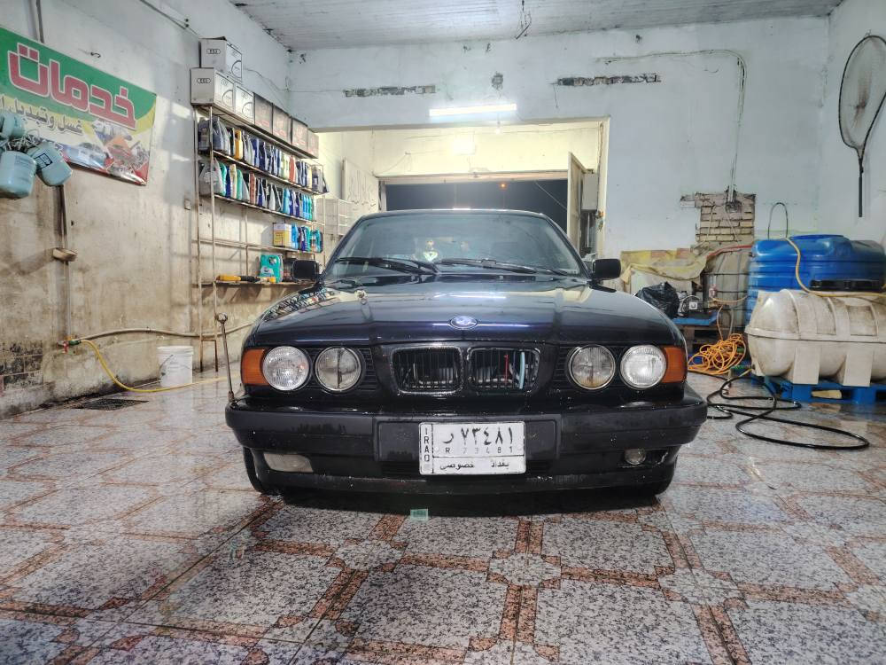 📢 للبيع - BMW 525 موديل 1991
🚗 نوع السيارة: BMW 525
📆 الموديل: 1991
🎨 اللون: أسود (مصبوغة للجمالية)
📍 الرقم: بغداد ألماني
📌 الموقع: العمارة
🔧 المواصفات:
✅ تخم تاير جديد
✅ تبريد شغال
✅ دواخل أسود 
✅ كشنات كهربائية 
✅ سلايد طگتين شغال
✅ مسكر عدل
✅ گير أوتوماتيك
✅ حدادية جديدة
🔧 تحتاج ترتيبات بسيطة
💰 السعر: 59 ورقة
🔁 أو مراوس بسيارة حسب القناعة
📞 للاستفسار والتواصل يرجى المراسلة على الخاص عمارة, ميسان


**إذا كنت صاحب هذا الإعلان وتريد حذفه لأي سبب، رجاءا أرسل رسالة إلى الدعم الفني**