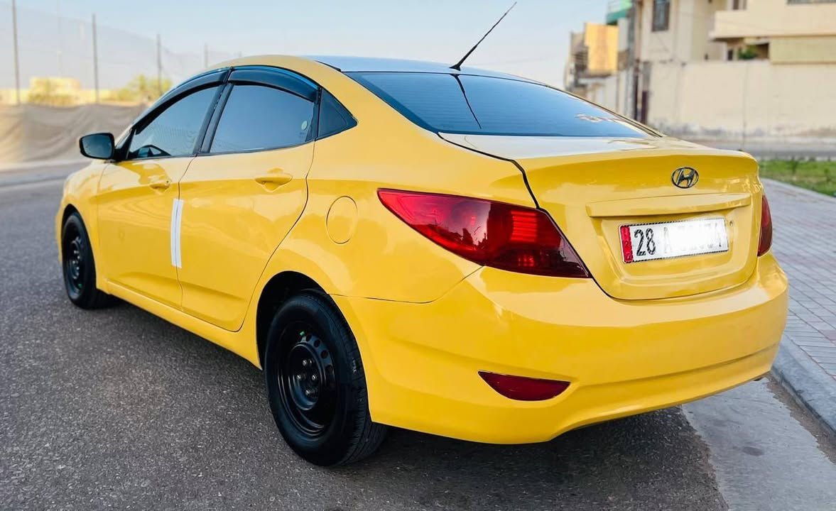 هونداي اكسنت موديل2013  خليجي بيهه طخه بل جاملغ الخلفي فقط والباقي مكفول كفاله عامه مكينه 1600 وكير مكفولات حداديه جديده تخم تاير جديد تبريد ثلج دوشمه جديده السياره جديده وجاهزة بمعنى الكلمه جاهزه العمل رقم نكليزي بسمنه سنويه2030 مشروع وطني مصفره هيه وغرامات السعر 73الستفسار *********** مكان سياره كربلاء
