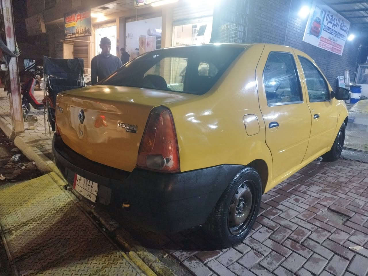 السلام عليكم رينو لوكان موديل ٢٠١٠ سيارة كير مكينه تبريد صدر كله جديد تخم تاير سيارة مصبوغه حزام للجماليه بيهة طخه بلجاملغ الخلفي فقط عارضه 32 السيارة مصفرة هيئه وغرامات مشروع وطني رقم التلفون ***********
