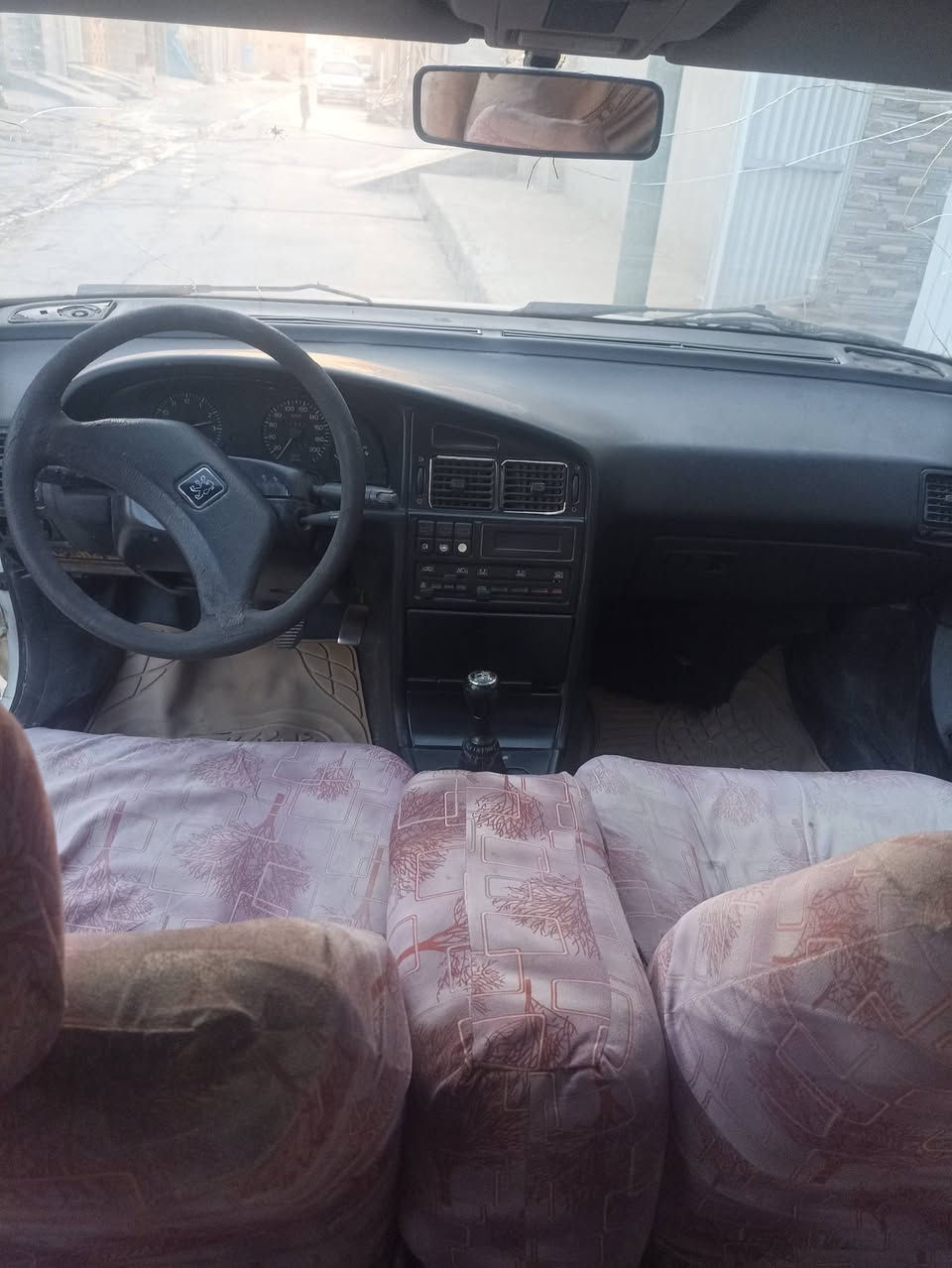 سياره بيجو للبيع 405 شرط ربع واحد ماتصرف عليه جاهزة ***********
