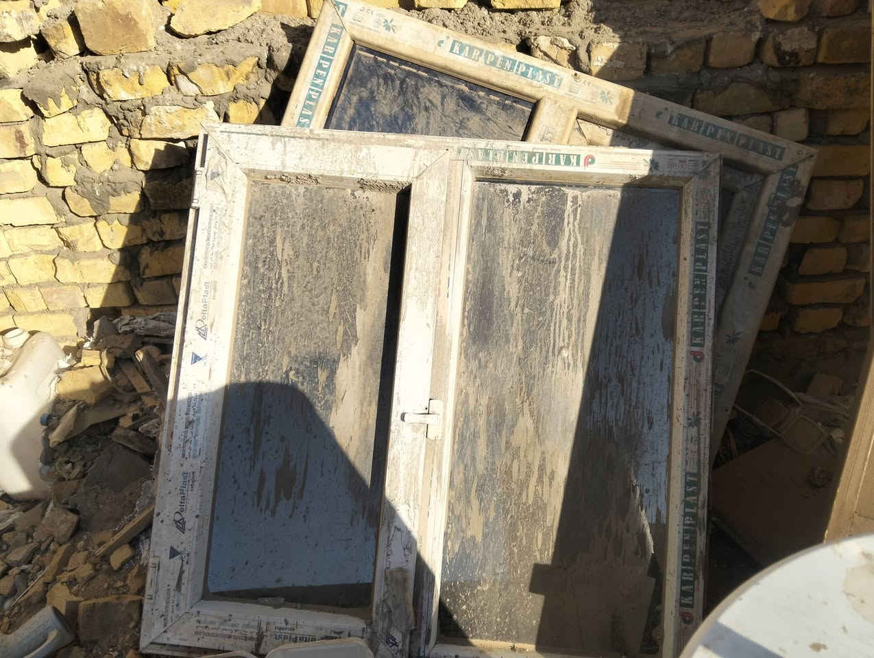 السلام عليكم باب حديد ثقيل
باب المنيوم او شبابيج المنيوم 
تنور وسكيبات للبيع 
مكاني ناصريه مركز 
***********
