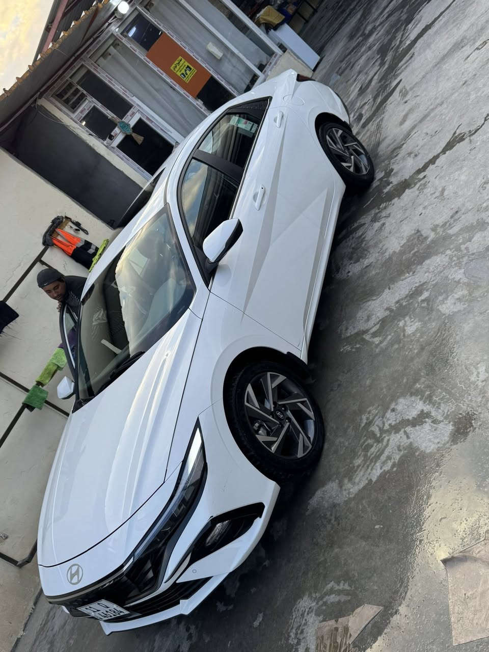 السلام عليكم
هونداي النترا 
موديل 2024 
خليجي مكينة 2.0 دوش 
السيارة ماشية 32 الف 
بسمي السيارة رقم بغداد 
مواصفات السيارة 
بصمة 
فتحة 
اشاير بالمري 
فوول تحكمات ستيرن 
3 انظمة قيادة 
قطعتين تبريد 
شاشة تدعم نظام كار بلي 
دواخل بيجي مخمل 
تشغيل عن بعد 
اشاير ترحيب 
مري شفط 
صندوق ذكي يفتح عند الاقتراب 
بك لايت LED 
لايتات زنون 
بيها صبغ بالدوسة حگ شبر او اقل الشبر
سعر السيارة 195$ وبيها مجال شي قليل 
عنوان السيارة كربلاء المقدسة
للاستفسار اكثر ***********
